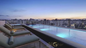 Piscina com solarium do condomínio Move Tucuruvi no bairro Tucuruvi em São Paulo