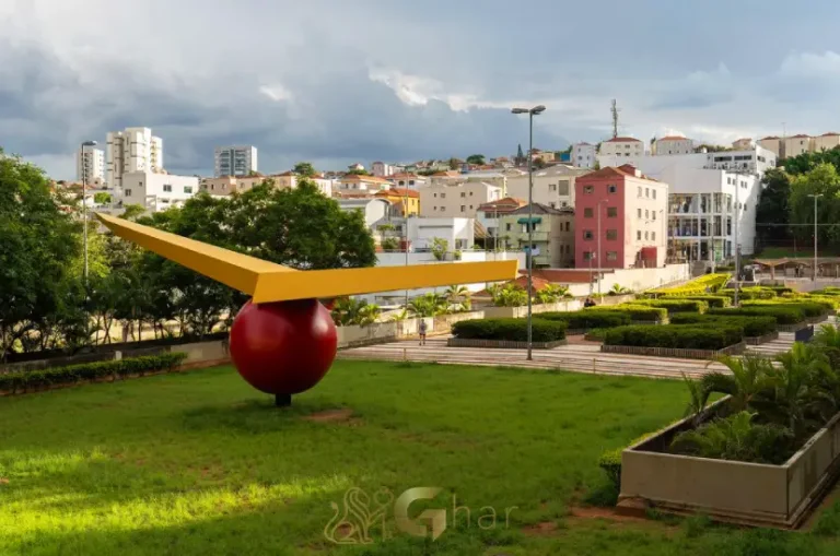 Praça próxima à Estação Jardim São Paulo na Zona Norte de São Paulo