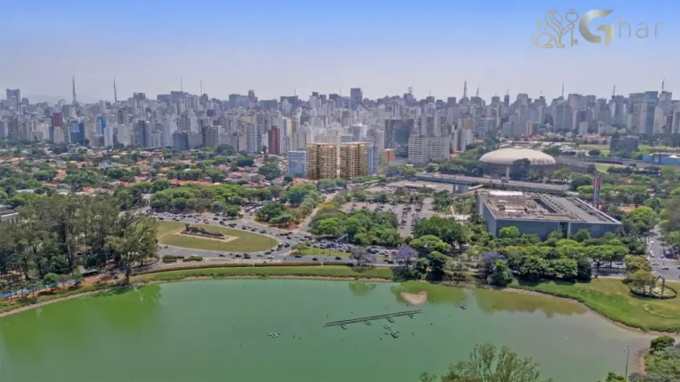Varanda em condomínio residencial no Ibirapuera Zona Sul de São Paulo