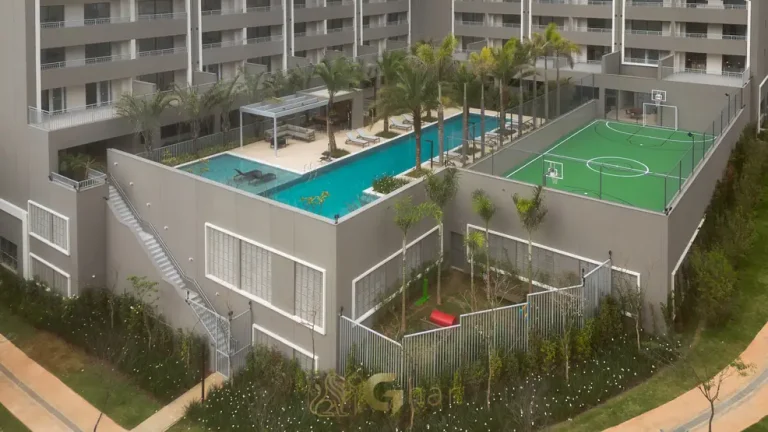 Área de lazer completa em condomínio residencial no bairro da Praça da Árvore, na Zona Sul de São Paulo