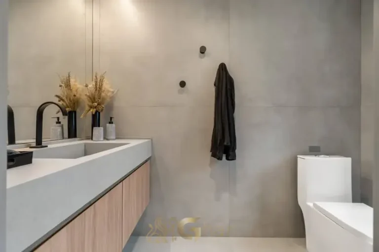 Banheiro social do apartamento decorado em condomínio residencial no bairro do Alto da Lapa, na Zona Oeste de São Paulo