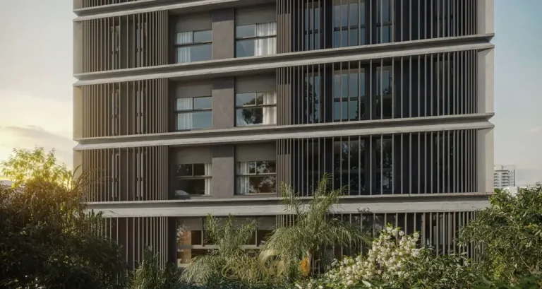 Detalhe da fachada com acabamentos nobres em condomínio residencial no Ibirapuera, na Zona Sul de São Paulo