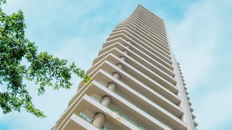 Varandas amplas em apartamentos no bairro de Moema, São Paulo