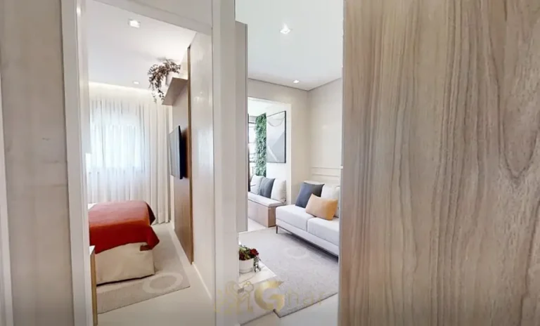 Hall de entrada do decorado em condomínio residencial no bairro da Bela Vista, no Centro de São Paulo