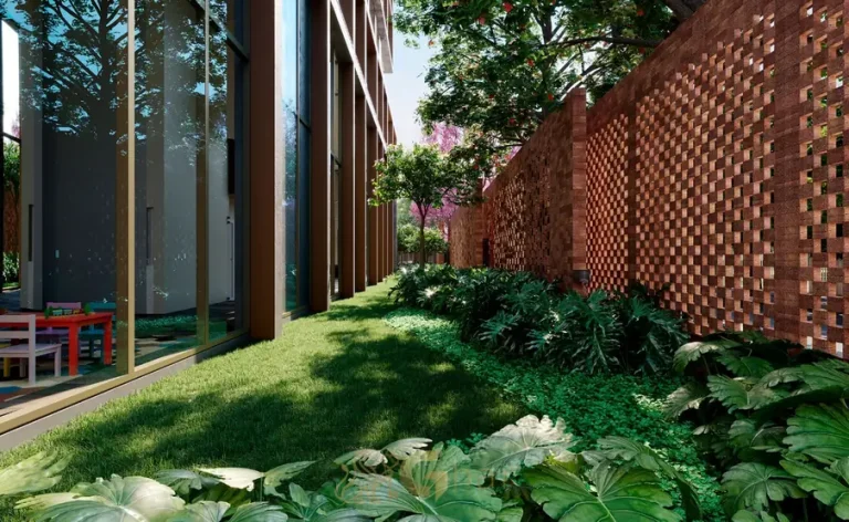 Jardim externo com paisagismo em condomínio residencial no bairro da Vila Nova Conceição, na Zona Sul de São Paulo