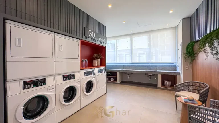 Lavanderia compartilhada com máquinas em apartamentos no bairro do Paraíso, São Paulo