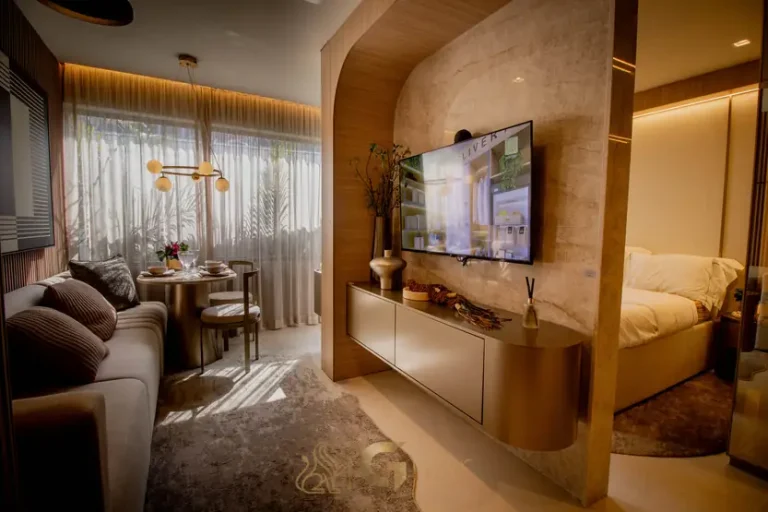 Living integrado do apartamento decorado em condomínio residencial no bairro do Paraíso, no Centro de São Paulo