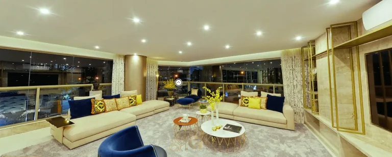 Living integrado do apartamento decorado do condomínio Villa Residence Versace no bairro de Moema, São Paulo