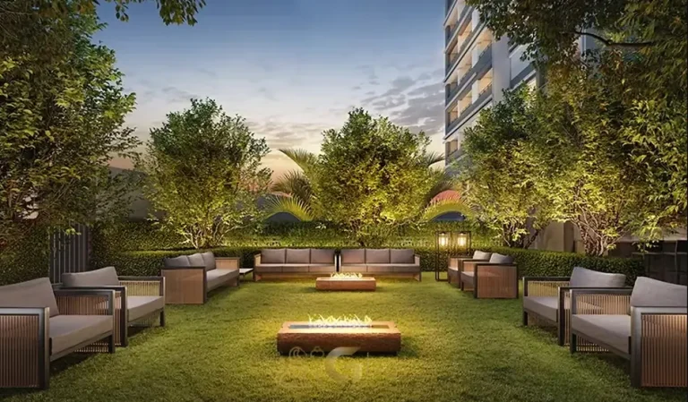 Lounge externo de convivência em condomínio residencial no bairro do Butantã, na Zona Oeste de São Paulo
