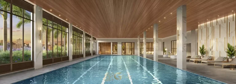Piscina coberta com raia de 25 metros do condomínio Alive Home Resort no bairro da Vila Prudente, São Paulo