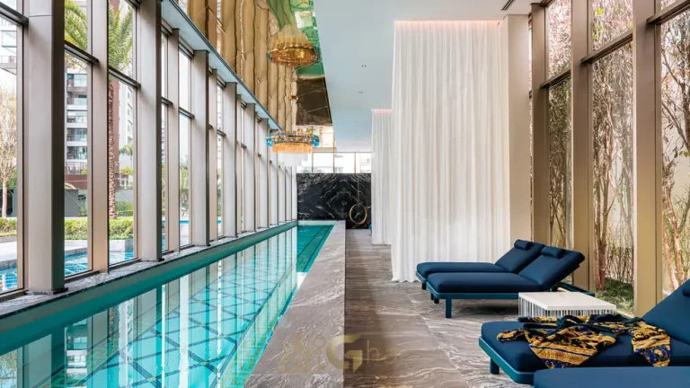 Piscina coberta em apartamentos no bairro de Moema, São Paulo