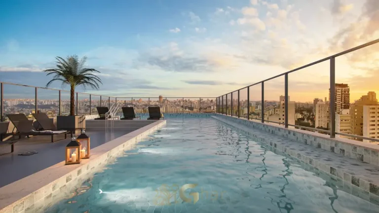 Piscina com deck molhado no rooftop do condomínio Nik Sunset Paulista no bairro da Bela Vista em São Paulo