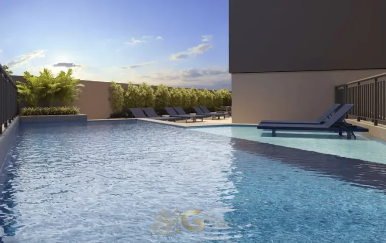 Piscina com deck molhado em apartamentos no bairro de Santana, São Paulo