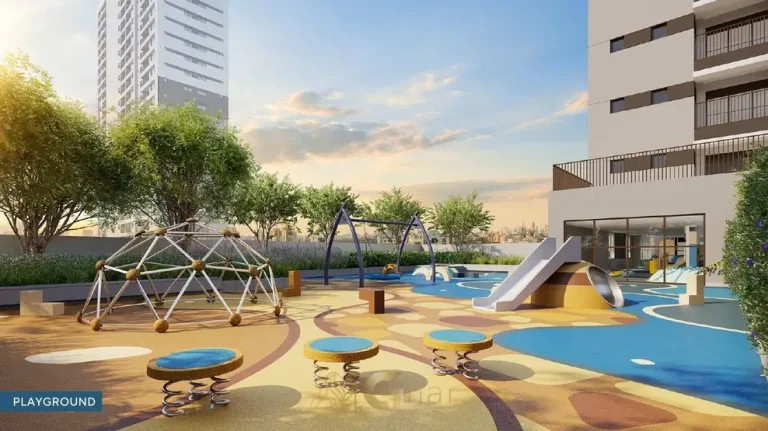 Playground ao ar livre em condomínio residencial na Lapa, na Zona Oeste de São Paulo