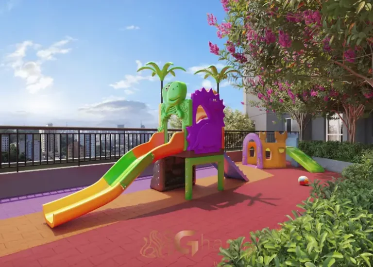 Playground infantil ao ar livre em apartamentos no bairro de Santana, São Paulo