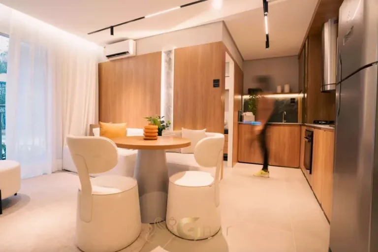 Sala com living e cozinha americana integrados em apartamentos no bairro da Vila Mariana, São Paulo