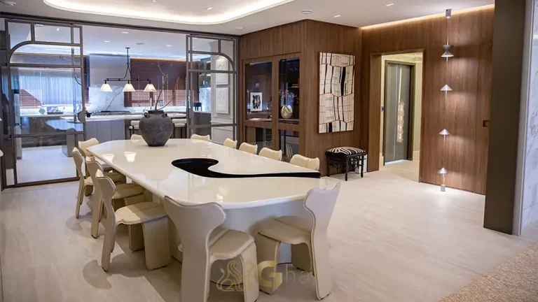 Sala de jantar monumental do apartamento decorado do condomínio Château Jardin Lumière na Cidade Jardim, São Paulo