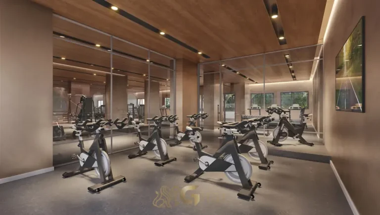 Sala de spinning com bicicletas alinhadas em apartamentos no bairro da Praça da Árvore, São Paulo