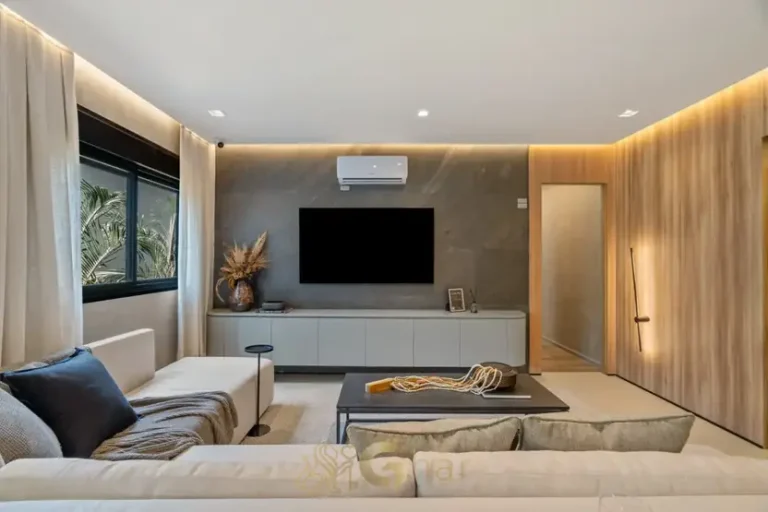 Sala de TV do apartamento decorado do condomínio Villa Pio no bairro do Alto da Lapa, São Paulo