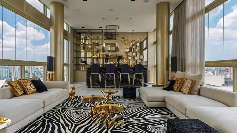 Salão de festas com design Versace em studios no bairro de Moema, São Paulo