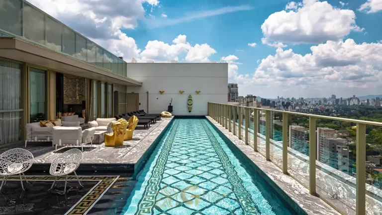 Solarium no rooftop em condomínio residencial no bairro de Moema, na Zona Sul de São Paulo