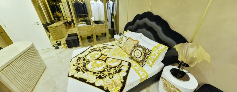 Studio decorado com design Versace do condomínio Villa Studios Versace no bairro de Moema, São Paulo