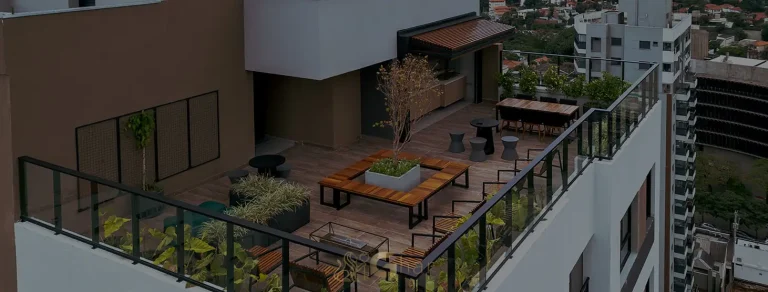 Vista aérea do rooftop em apartamentos em Pinheiros, São Paulo