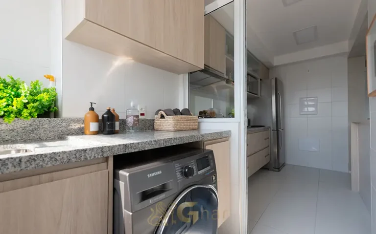 Área de serviço do apartamento decorado de 72 m² do condomínio Monumento SP - 2ª Fase no bairro do Morumbi, São Paulo