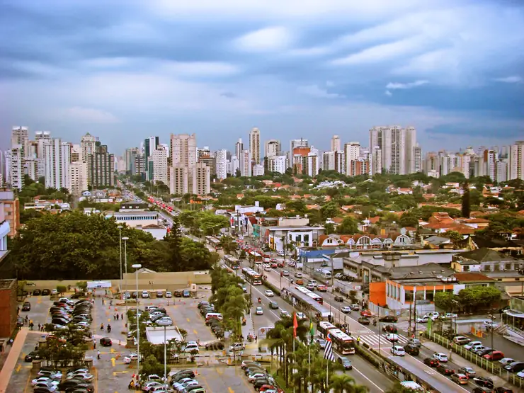 Avenida Ibirapuera em Moema – vista aérea da avenida