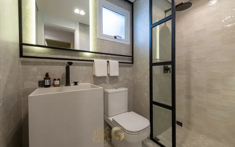 Banheiro do apartamento decorado de 87 m² do condomínio Monumento SP - 2ª Fase no bairro do Morumbi, São Paulo
