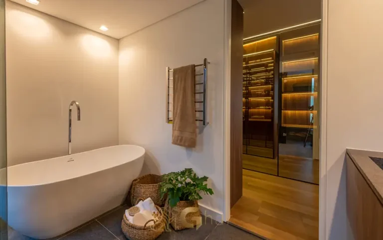 Banheiro da suíte master em apartamentos no bairro do Brooklin, São Paulo