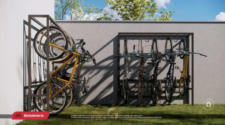 Bicicletário em condomínio residencial no bairro de Sapopemba, na Zona Leste de São Paulo