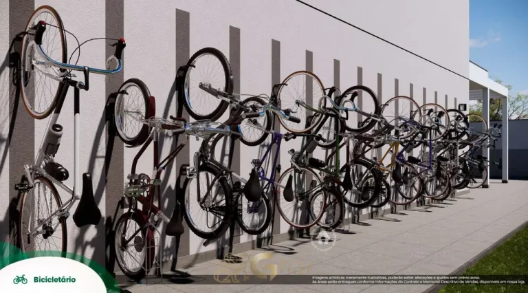 Bicicletário em condomínio residencial no bairro do Jaguaré, na Zona Oeste de São Paulo
