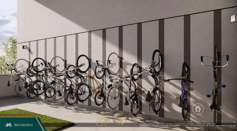 Bicicletário em condomínio residencial no bairro do Morumbi, na Zona Sul de São Paulo