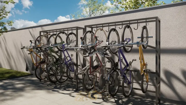 Bicicletário coberto em condomínio residencial no bairro de Pirituba, na Zona Oeste de São Paulo