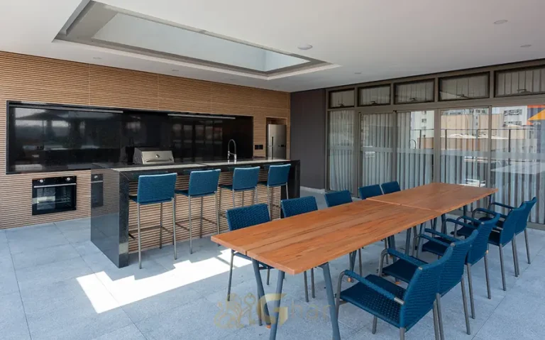 Espaço gourmet com churrasqueira do condomínio YBY Ibirapuera Urban Home no bairro do Ibirapuera, São Paulo
