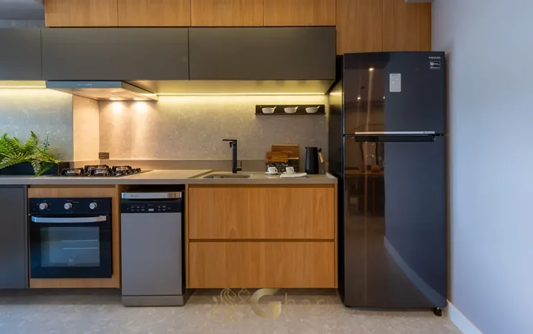 Cozinha americana do apartamento decorado de 87 m² do condomínio Monumento SP - 2ª Fase no bairro do Morumbi, São Paulo