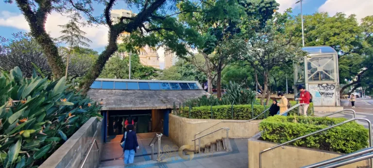 Entrada da Estação Paraíso do metrô, bairro Paraíso, Zona Sul de São Paulo