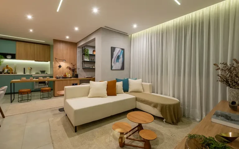Living do apartamento decorado do condomínio Modo Butantã no bairro do Butantã, São Paulo