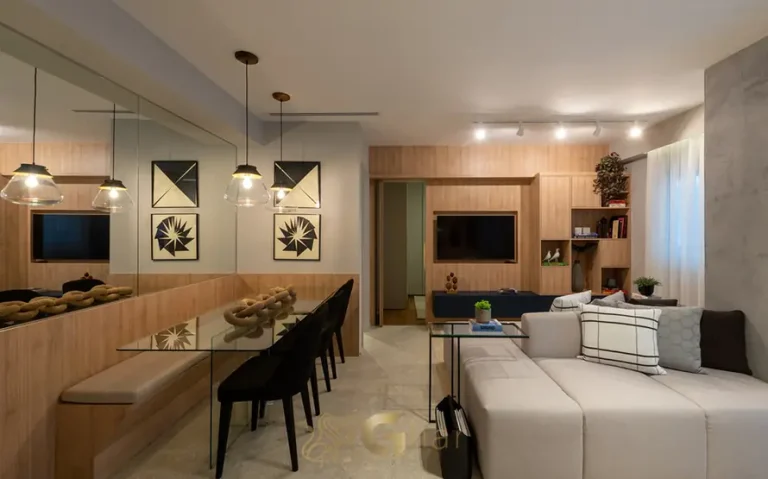 Living com sala de jantar do apartamento decorado de 2 dormitórios em condomínio residencial no bairro do Ipiranga, na Zona Sul de São Paulo