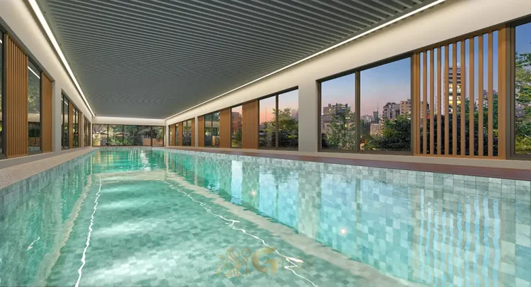 Piscina coberta com raia de 25 metros em condomínio residencial no bairro do Brooklin, na Zona Sul de São Paulo
