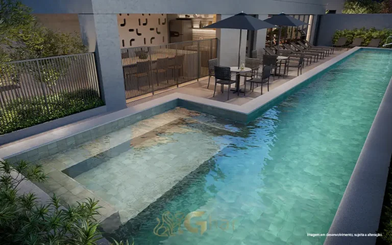 Piscina adulto descoberta em condomínio residencial no bairro do Brooklin, na Zona Sul de São Paulo