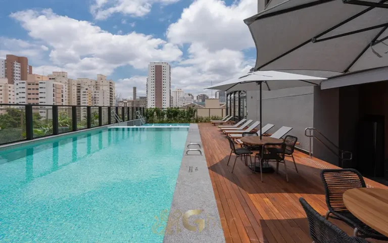 Piscina em apartamentos no bairro de Perdizes, São Paulo