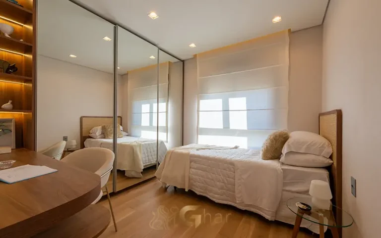 Segundo dormitório do apartamento decorado em condomínio residencial no bairro do Brooklin, na Zona Sul de São Paulo