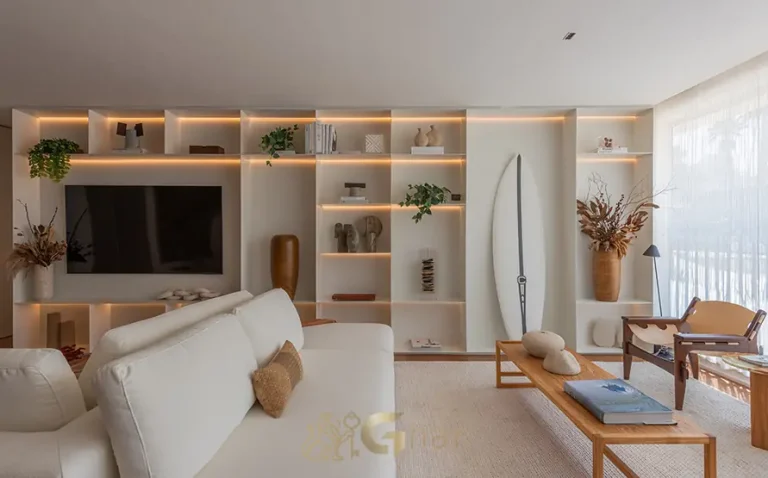 A sala do apartamento decorado do condomínio São Paulo Bay no bairro da Cidade Jardim, São Paulo