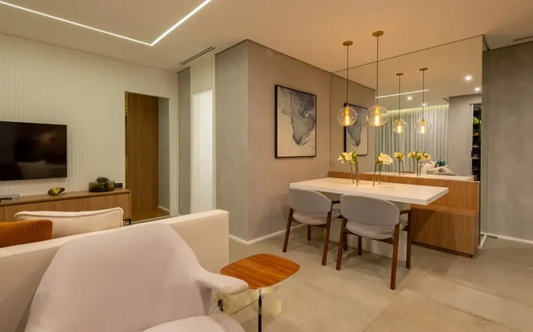 Sala de jantar do apartamento decorado em condomínio residencial no bairro do Butantã, na Zona Oeste de São Paulo