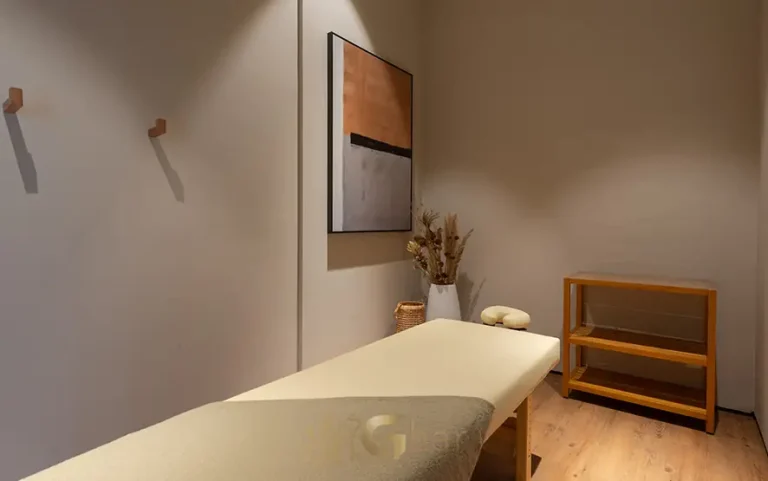 Sala de massagem em condomínio residencial no bairro do Butantã, na Zona Oeste de São Paulo