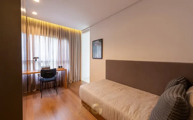 Suíte 2 do apartamento decorado em condomínio residencial no bairro do Brooklin, na Zona Sul de São Paulo