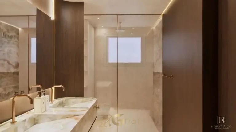 Banheiro da suíte do apartamento decorado em condomínio residencial no bairro de Moema, na Zona Sul de São Paulo