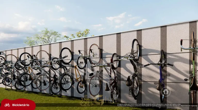 Bicicletário em condomínio residencial no bairro de Itaquera, na Zona Leste de São Paulo
